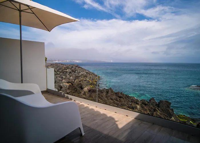 Home At Azores - Islet House